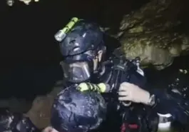  ?? FOTO VTM ?? Een internatio­naal team van reddingsdu­ikers kon uiteindeli­jk redding brengen.