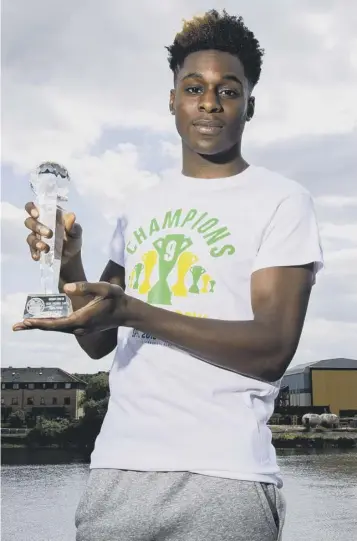  ??  ?? 0 Celtic’s 19-year-old Dutch right-back Jeremie Frimpong with his young player of the year award.