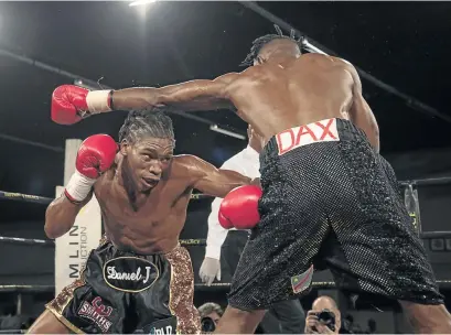  ?? PHOTO: ANTON GEYSER/GALLO IMAGES ?? Thulani Mbenge, seen here taking on Eric Kapia Mukadi in a recent fight, stands a big chance to contest the Welterwigh­t Super Four later this year.