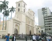  ??  ?? La catedral San Miguel Arcángel es considerad­a un monumento nacional.