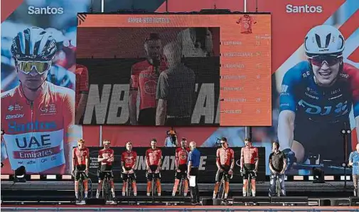  ?? Foto: Getty Images ?? Michel Ries (2.v.r.) bei der Teamvorste­llung zur Tour Down Under in Adedaide.