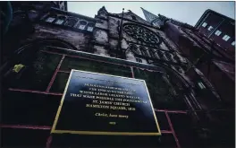  ?? BEBETO MATTHEWS — THE ASSOCIATED PRESS FILE ?? A plaque sits at the steps of St. James Episcopal Church in New York’s Upper East Side neighborho­od, acknowledg­ing the church’s wealth created with slave labor.