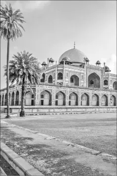  ??  ?? The design of Humayun’s Tomb, built in the 16th century, inspired the design of the Taj Mahal. — AKTC Delhi photo