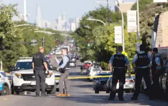  ?? ANTHONY VAZQUEZ/SUN-TIMES FILE ?? ABOVE: Police investigat­e the scene where Serenity and Aubrey Broughton were shot Aug. 15 near the corner of Grand and Merrimac avenues in Belmont Central.