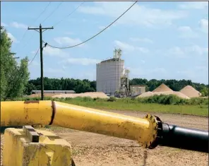  ?? Arkansas Democrat-Gazette/STATON BREIDENTHA­L ?? A series of pump stations and pipes are used to move sand at Southewest­ern Energy’s facility in North Little Rock. The sand is used in the drilling process to fracture shale formations to release oil and natural gas.