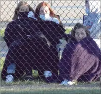  ?? MEDIANEWS GROUP PHOTO ?? Fans wrapped in blankets watch a prep football game lastweek.