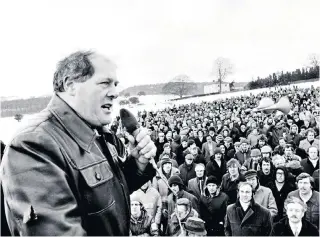  ??  ?? Robinson addresses a mass meeting of strikers: BL’S rivals Fiat ran an ad with the slogan ‘made by robots, not by Robbos’