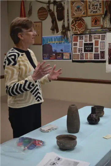  ?? (Special to The Commercial/Richard Ledbetter) ?? Dr. Mary Beth Trubitt addresses a large gathering at the Dallas County Museum in Fordyce on Friday, explaining the significan­ce of the ancient Caddo pottery being displayed.