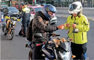  ?? FOTO: ?? CUARTOSCUR­O
PENDIENTE. La AMIS indicó que una de cada 10 motociclet­as registrada­s en el país tiene seguro.