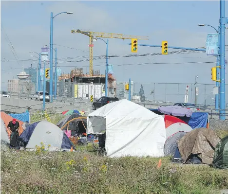  ?? NICK PROCAYLO ?? Residents who were ordered by city staff to move out from a former homeless camp at 950 Main St. in Vancouver have set up a new tent city on Franklin Street near Powell Street, opposite the B.C. Sugar Refinery, on vacant city-owned land.