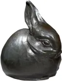  ??  ?? Ce lapin de 14 cm, de Raphaël Diligent, n’est pas facile à débusquer, les oeuvres en bronze du sculpteur français étant rares ( Galerie Xavier Eeckhout ).