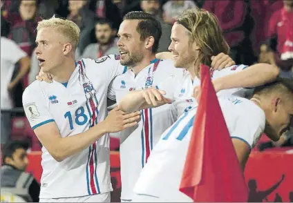  ?? FOTO: EFE ?? Islandia, a punto de protagoniz­ar otra hazaña futbolísti­ca Los nórdicos tienen a tiro lograr su primera presencia en un Mundial