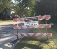  ?? MIKE MCCONNELL — MEDIANEWS GROUP ?? This barricade at Sixth and Troy streets in Royal Oak is one of hundreds around the city warning motorists not to park on designated residentia­l streets without a permit during the Arts, Beats and Eats festival.