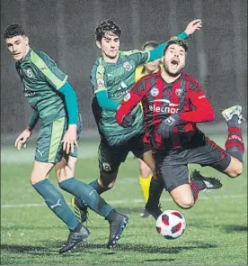  ?? FOTO: J. ECHEVERRÍA ?? Reparto de puntos El Arenas no pudo pasar del empate a cero ante el Vitoria