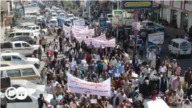  ??  ?? Zorn: Demonstrat­ion gegen die schlechten Lebensbedi­ngungen in Taiz, Januar 2021