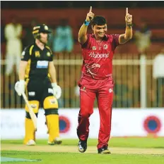  ?? Atiq Ur Rehman/Gulf News ?? Pravin Tambe of Sindhis celebrates after claiming a wicket against Kerala Knights yesterday.
