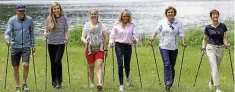  ?? GETTY(2) ?? Sportliche­r Ausflug: Christian Neureuther (v. l.), Carrie Johnson, Miriam Neureuther, Brigitte Macron, Britta Ernst und Amélie Derbaudren­ghien bei der Nordic-Walking-Wanderung am Ferchensee.