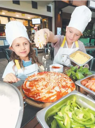  ?? Picture: MIKE BATTERHAM ?? Halle-Rose Hammond, 5, and Connor Acworth, 8, at the pizza workshop.