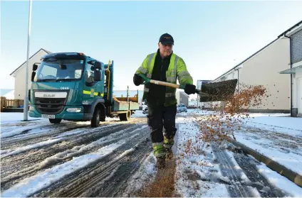  ??  ?? Roads have been prioritise­d by the council for gritting amid freezing weather