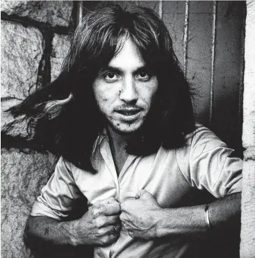  ??  ?? RARE TALENT: Rock star Stevie Wright, pictured in the 1970s, died on Sunday.