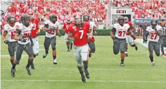  ?? AP PHOTO/BOB ANDRES ?? Georgia running back D’Andre Swift heads to the end zone for a touchdown catch against visiting Arkansas State this past Sept. 14.