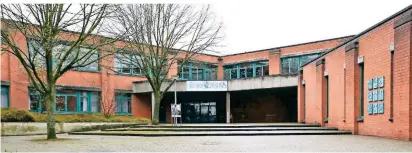  ??  ?? Das Erasmus-von-Rotterdam-Gymnasium in Viersen hatte 150 Anmeldunge­n. Es konnten aber nur 121 Schüler angenommen werden.