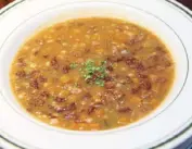  ??  ?? Hearty beef barley soup