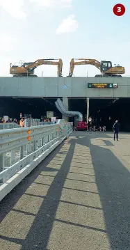  ?? (foto Opbrand) ?? 1 Camion rimorchio e furgoni della Pedemontan­a in «parata» per Santa Barbara
2 In primo piano Matterino Dogliani, sullo sfondo il nipote Claudio, entrambi ai vertici di Pedemontan­a
3 L’imbocco della galleria Ca’ Fusa a Sarcedo
4 Operai in festa per...