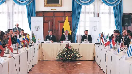  ?? Afp ?? ENCUENTRO. Delegados de los trece países en la reunión de ayer organizada por el gobierno de Ecuador.