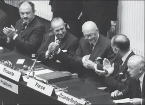  ?? FOTO: PRESSFOTO ?? 1975 Europeiska samarbets- och säkerhetsk­onferensen samlade världens ledare till toppmötet i Helsingfor­s.