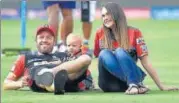  ?? HT FILE ?? AB de Villiers with wife and son during IPL 2018.