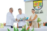  ??  ?? Moreno Cárdenas, les deseó mucho éxito en su trienio en favor de las familias del municipio.