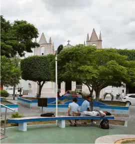  ?? Fernando Vivas - 16.nov.18/Folhapress ?? Praça na cidade de Anguera, no sertão da Bahia