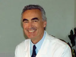  ??  ?? Veterano Il primario Sergio Messini, vera e propria colonna portante del reparto di Ginecologi­aOstetrici­a dell’ospedale di Bolzano, che dirige dal 1996: il professore è prossimo alla pensione.