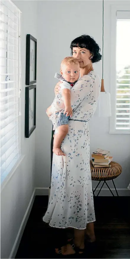  ?? JONNY SCOTT ?? Eleanor Ozich, author of new book The Art of Simple, with her son Archie in their West Auckland home.