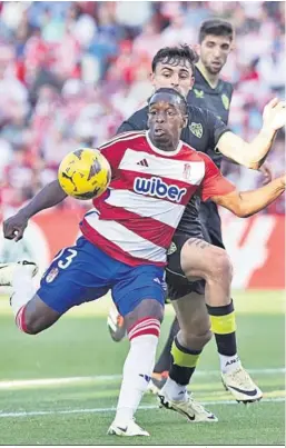  ?? ANTONIO L. JUÁREZ / PHOTOGRAPH­ERSSPORTS ?? Granada CF y Almería pugnan por no ser últimos a final de temporada.