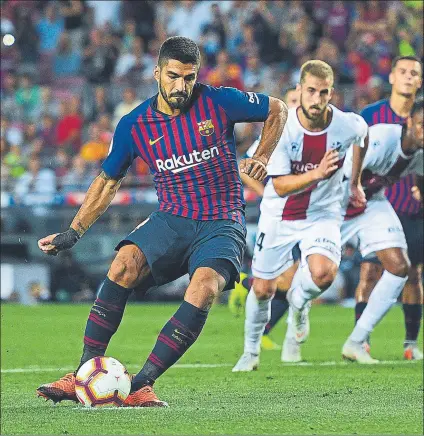  ?? FOTO: GETTY ?? Luis Suárez anotó ante el Huesca desde el punto de penalti En la pasada Liga lanzó y transformó uno, ante el Levante en la jornada 37