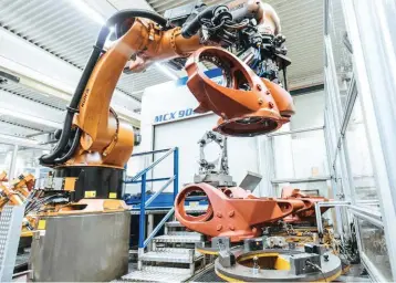  ??  ?? Der Augsburger Roboterher­steller Kuka baut rund um seine Systeme ein Ecosystem auf. Kern ist das Betriebssy­stem iiQKA.OS, über das die Beteiligte­n auf Programme und Services zugreifen können.