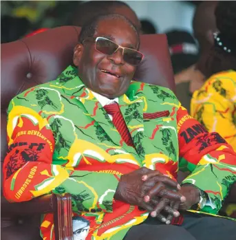  ??  ?? Robert Mugabe a mené la lutte pour l’indépendan­ce du Zimbabwe et, au début de son règne, on l’a même comparé à Nelson Mandela. Les choses se sont toutefois gâchées par la suite... - Archives