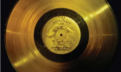  ?? Photograph: Science & Society Picture Librar/SSPL/Getty ?? The Voyager golden record containing recordings of Beethoven, Bach and Chuck Berry, along with greetings in 55 languages.