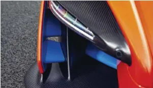  ??  ?? CORTA VIENTOS. El trabajo en el túnel de viento ha sido uno de las cosas más elaborados en el McLaren Senna. En la imagen podemos ver uno de sus apéndices laterales que crean downforce.