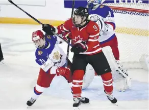  ?? RYAN REMIORZ/THE CANADIAN PRESS ?? Canada’s Jennifer Wakefield gets her stick up as she battles with Russia’s Anna Shibanova in front of Russia’s net Tuesday at the women’s world championsh­ip in Kamloops, B.C.