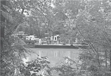  ?? JOURNAL SENTINEL FILES ?? Barges at work dredging. Such boats may soon be at work on Milwaukee’s rivers.