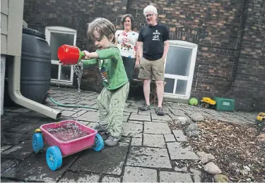  ?? STEVE RUSSELL TORONTO STAR ?? Claire Pfeiffer and her husband, Jesse Hawken, watch son Julian play at their home near the Lansdowne subway station. “When I think about retirement, I think about living in the exact same place,” Pfeiffer said.