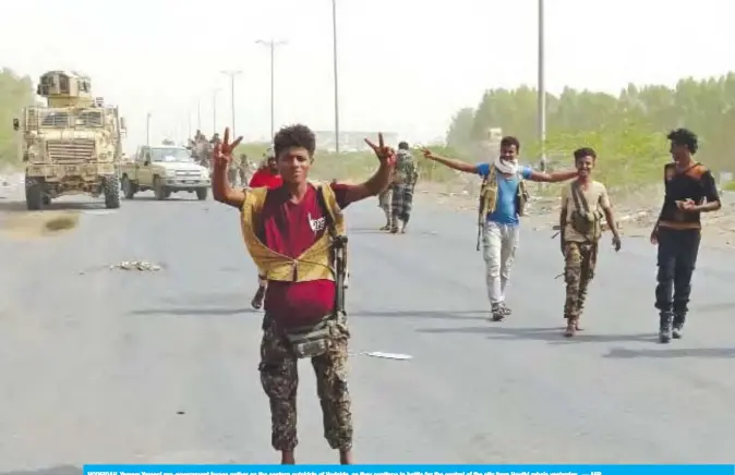  ??  ?? HODEIDAH, Yemen: Yemeni pro-government forces gather on the eastern outskirts of Hodeida, as they continue to battle for the control of the city from Houthi rebels yesterday. — AFP