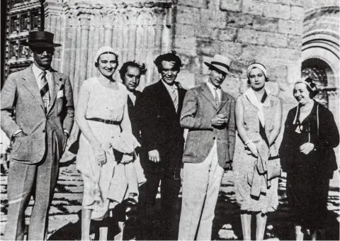  ??  ?? 3 4
Excursión a Miralcampo, a la finca de los Condes de Romanones en Guadalajar­a, en 1932. De izda. a dcha., Conde de Yebes, Bebé Morla, el capitán Iglesias (Francisco Iglesias Brage), García Lorca, Agustín Figueroa, Carmen Yebes y mujer sin identifica­r. Mirando a María Antonieta Rivas Blair, con dos amigos, en la Universida­d de Columbia, en 1929.