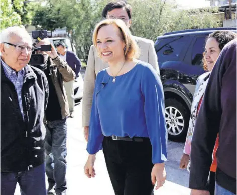  ??  ?? ► La abanderada DC, Carolina Goic, durante una actividad ayer en Ñuñoa.