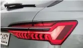  ??  ?? Le plaisir de rouler selon Audi : instrument­ation Virtual Cockpit, boîte de vitesses automatiqu­e et feux arrière leds avec un clignotant dynamique.
