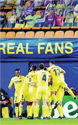  ?? REUTERS ?? Los jugadores del Villarreal celebran uno de los goles al Dinamo de Zagreb