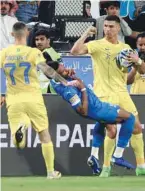  ?? (Reuters) ?? Al Nassr’s Cristiano Ronaldo (right) clashes with Al Hilal’s Ali al-Bulayhi before being shown a red card during the Saudi Super Cup semi-final in Abu Dhabi on Monday.